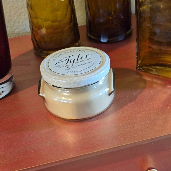 Tyler Candle Winter Wonderland 11oz - Picture 1 of 3